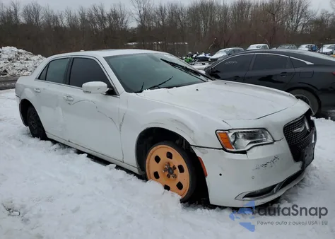 2016 Chrysler 300 Limited из США, поврежденный, VIN 2C3CCARG2GH262025